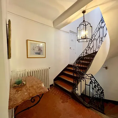 Double Bed & Breakfast *